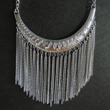 Raskošna ogrlica s resama