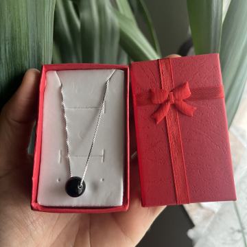 Srebrna ogrlica s crnom perlom/biserom, 925