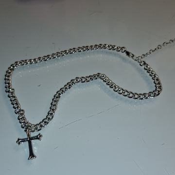 SREBRNA OGRLICA S KRIŽIĆEM - NOVO