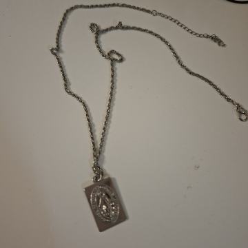 OGRLICA BOJA SREBRA S PLOČICOM - NOVO