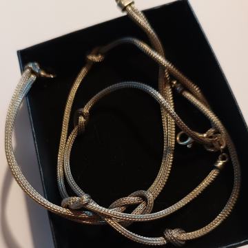 srebrna ogrlica i narukvica