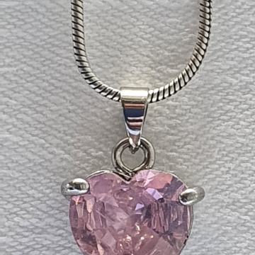 SREBRNA OGRLICA SA PRIVJESKOM SRCE ROSEN QUARTZ