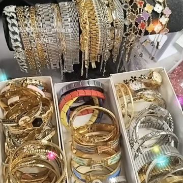 LOT RAZNOG NAKITA 20 komada za 25,00 eur