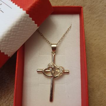 Srebrni lančić, križ s dva srca