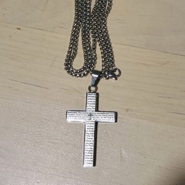 Srebrni lančić sa križem