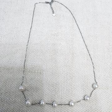 Srebrni lančić sa perlama