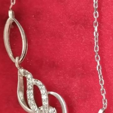 srebrni lančić  sa privjeskom