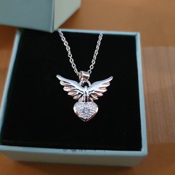 Srebrni lančić, srce i anđeoska krila