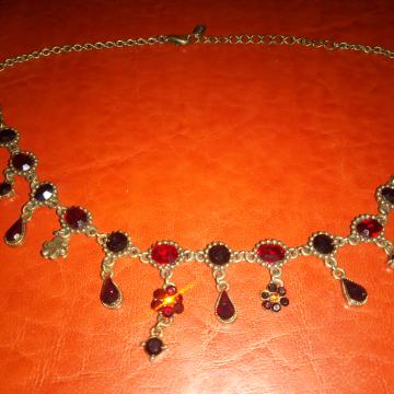 Stara crvena ogrlica - BIŽUTERIJA