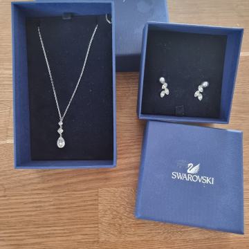 Swarovski komplet nausnice i ogrlica