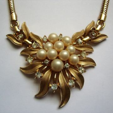 TRIFARI Blooming NECKLACE - OGRLICA VINTAGE 1959.god .