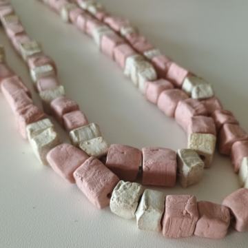 Unikat ogrlica od nepravilnih kockica