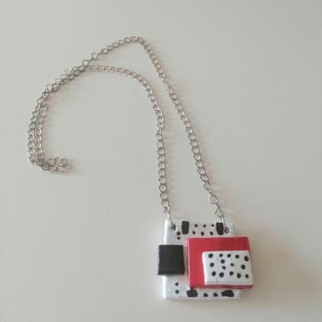 Unikat ogrlica na točkice - bijela, crna, crvena