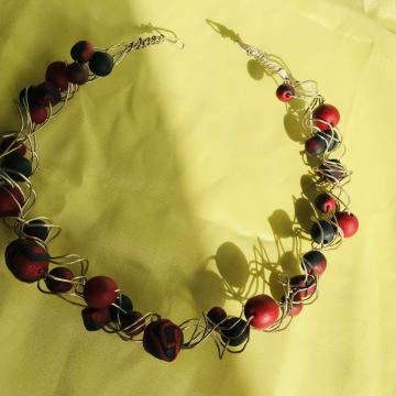 UNIKATNA CRVENA OGRLICA