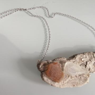 Unikat ogrlica od morskih naplavina drva i stakla