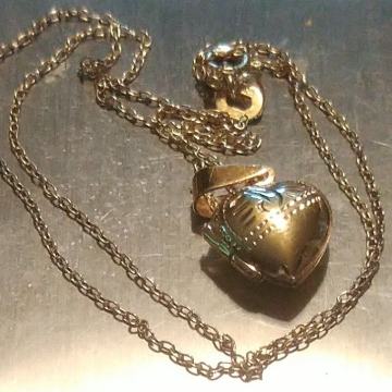 Vintage lančić i graviranim privjeskom