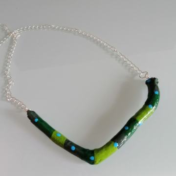 Zelena ogrlica s plavim točkicama unikat