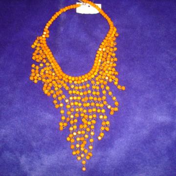 Ženska drvena ogrlica