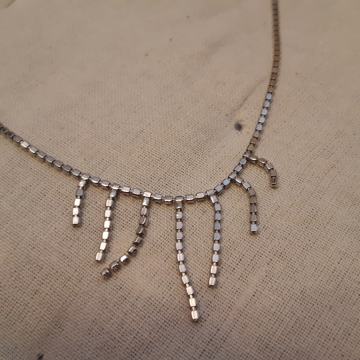 Ženska metalna ogrlica