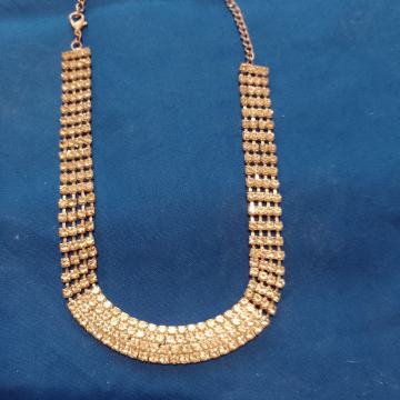 Zenska ogrlica srebrena.