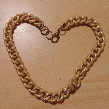 Zlatna ogrlica bižuterija