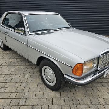 Mercedes-Benz W123 230 CE COUPE