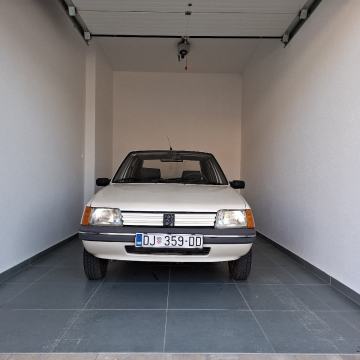 PEUGEOT 205 , 1.1 BENZIN, GARAẒ̌IRAN, LIJEPO OČUVAN, ISPRAVAN!