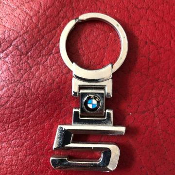 Bmw 5 privjesak originalan ,nov,