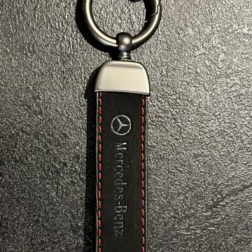 Mercedes Benz - privjesak za ključ KOŽA- CRNI-LOGO