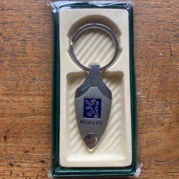Peugeot privjesak u poklon kutiji, novo