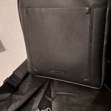 Calvin Klein muška torba preko ramena