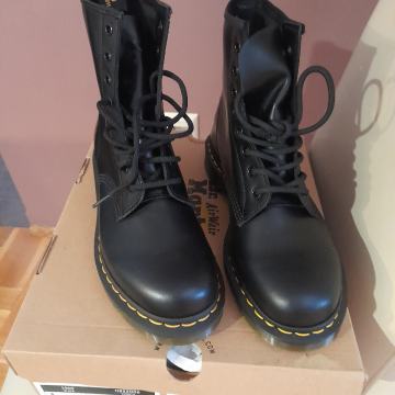 Dr.Martens unisex čizma broj 42