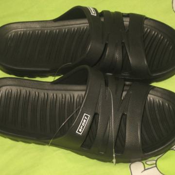 CRNE PAPUČE - NATIKAČE BR. 42 NOVO