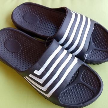 Muške crne papuče vel.42  NOVO