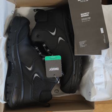 Nove muške radne cipele