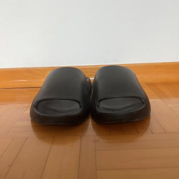 Prodajem natikače crne, vel. 45