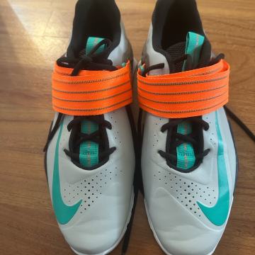 Prodajem Nike Savaleos 45 broj