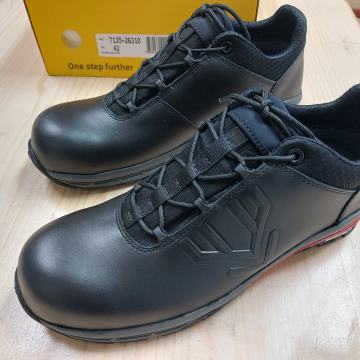 Zastitne radne cipele,niske. Broj42. NOVO