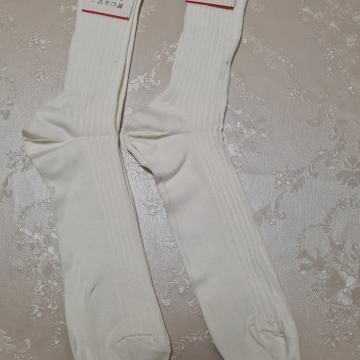 bijele sportske čarape