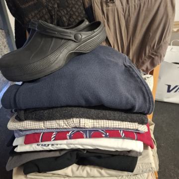 LOT muške odjeće 44/46 i klompe