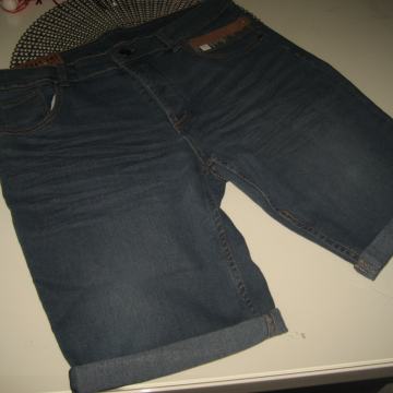 MUŠKE TRAPER BERMUDE VEL. L - NOVO