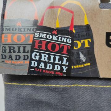 Muška pregača s natpisom SMOKING HOT GRILL DADDY