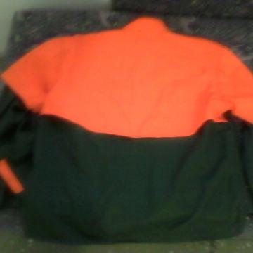Prodajem šumarsku radnu bluzu.