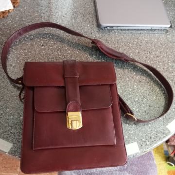 Torba  za ruku i rame-čista koža novo, vidi slike!