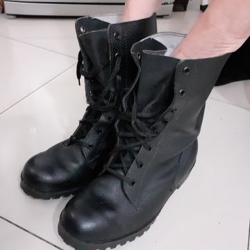 Crne čizme - broj 39