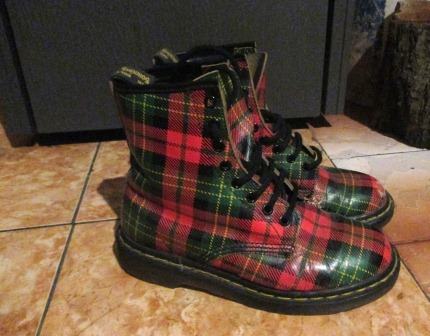 Dr Martens čizmice br 38 karirane