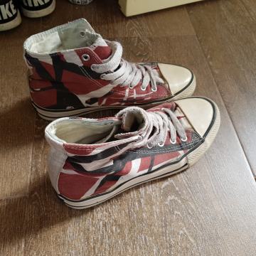 PRODAJEM DUBORE STARKE URBAN REPUBLIC VEL. 39