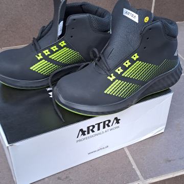 RADNE CIPELE 43 NOVE!