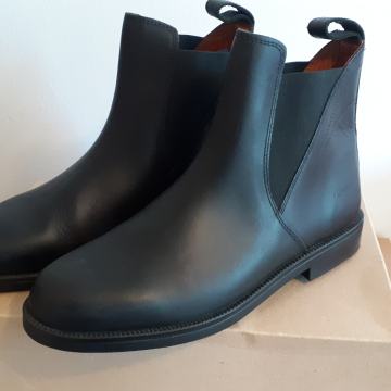 Cipele/čizme kožne br.40 - nove