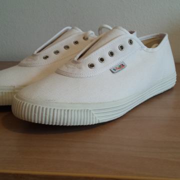 Tenisice platnene br. 39 - nove